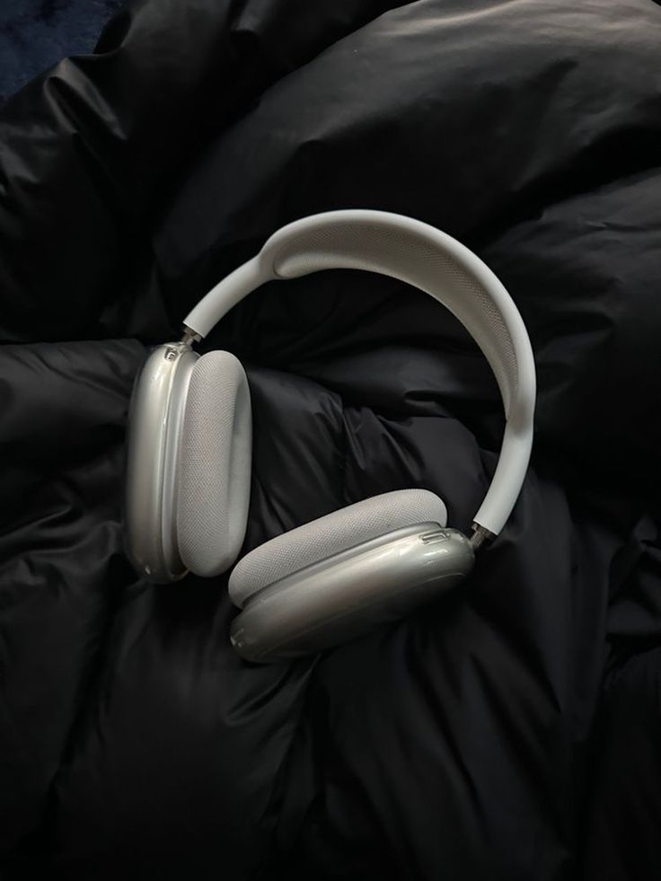 What are the best headphones for gaming:

globel24.com